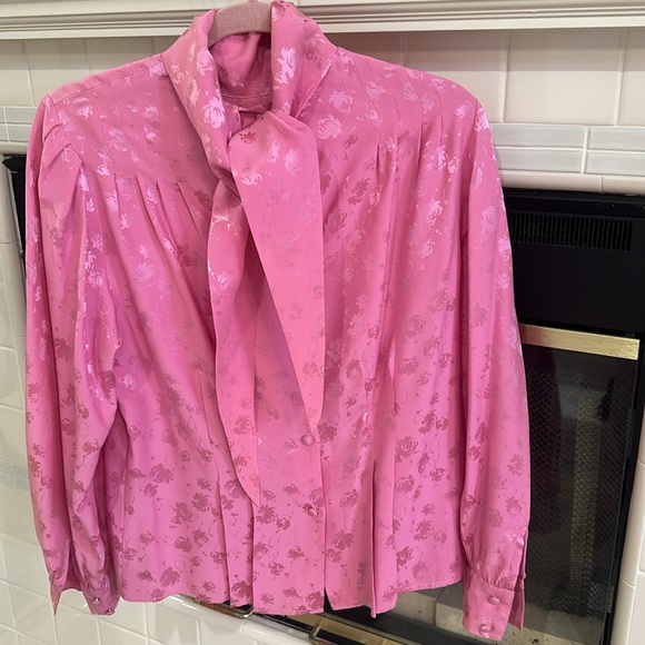 The Birds Tops - Pink 100% Silk The Birds Blouse w/Tie/Bow at neck EUC -Size 14- 1980’s Vintage